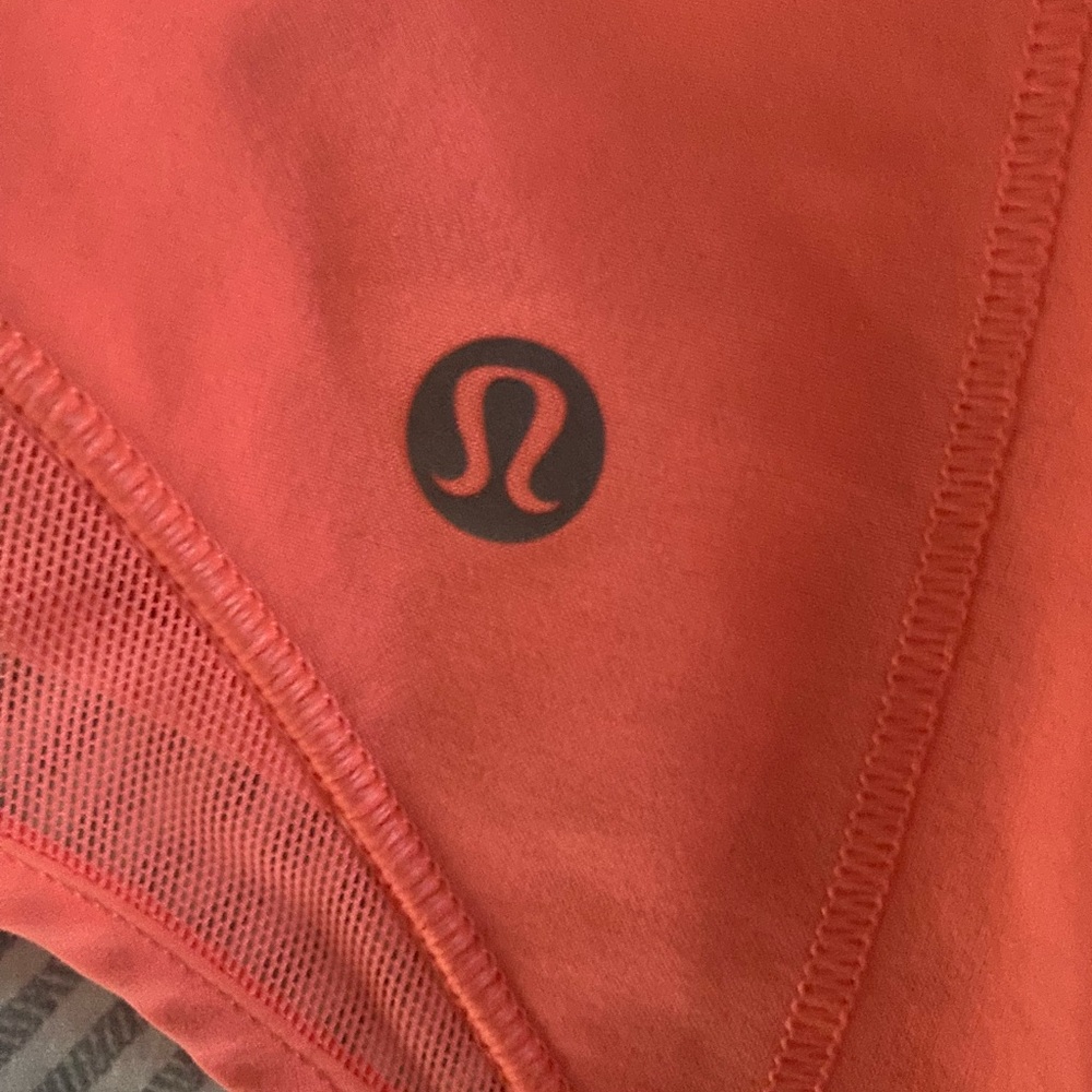 Lululemon Hotty Hot High Rise lined shorts size 4, 4”